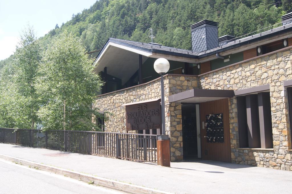 Apartaments Els Esquiadors Llorts Bagian luar foto