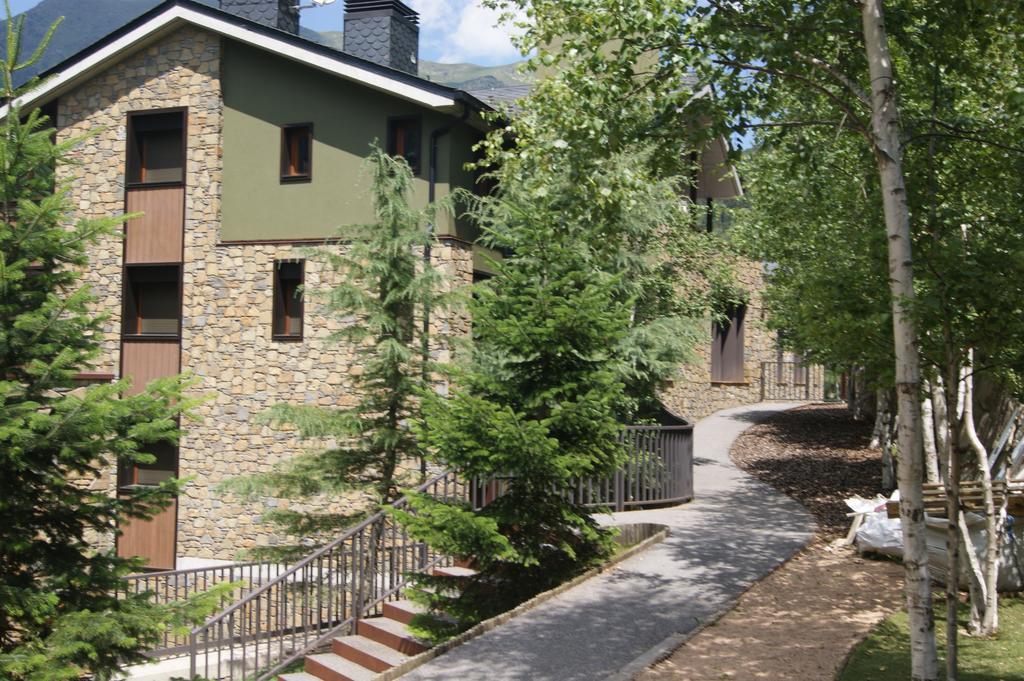 Apartaments Els Esquiadors Llorts Bagian luar foto