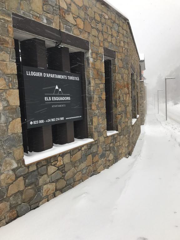 Apartaments Els Esquiadors Llorts Bagian luar foto